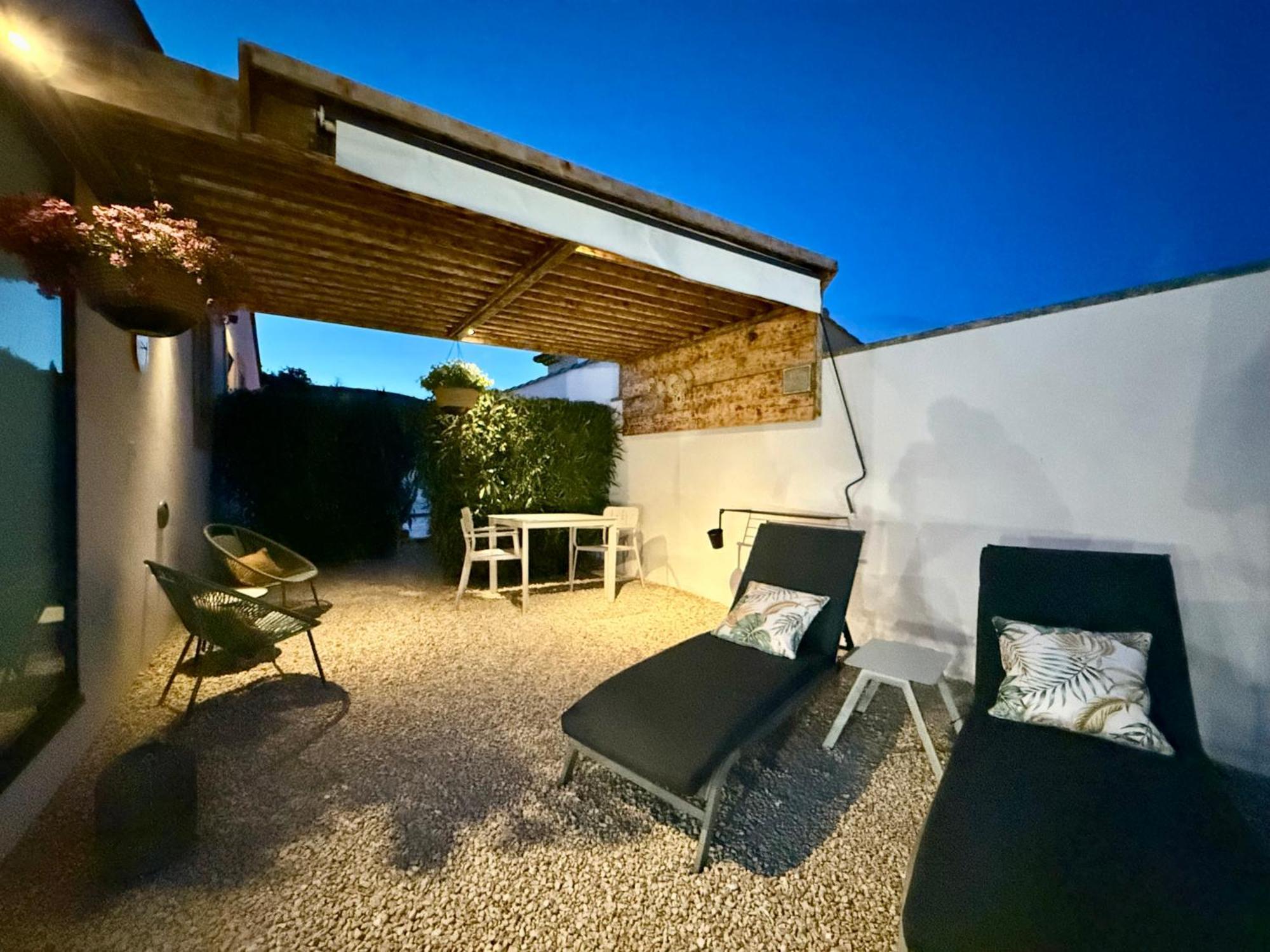 Une Nuit En Luberon Puyvert Exterior photo