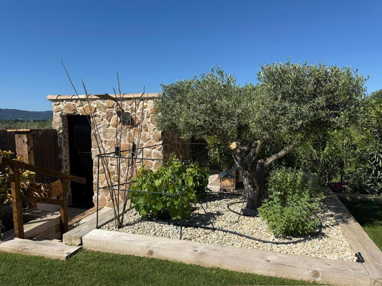 Une Nuit En Luberon Puyvert Exterior photo